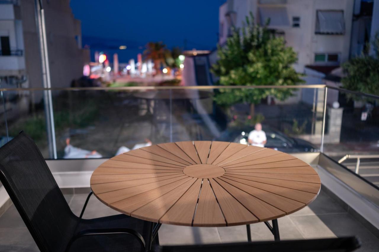 Blue Wave Luxury Suites Nea Iraklitsa Exterior foto